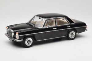 Mercedes 220D W115 Črn MCG 1:18 MCG18117 Kovina