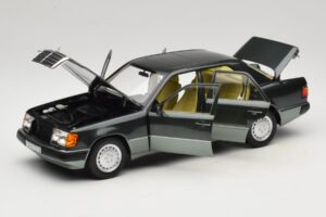 Mercedes 230E W124 Night Green Metallic Norev 1:18 183952 Kovina – slika 2 od 8