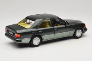 Mercedes 230E W124 Night Green Metallic Norev 1:18 183952 Kovina – slika 3 od 8