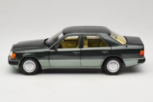 Mercedes 230E W124 Night Green Metallic Norev 1:18 183952 Kovina – slika 4 od 8
