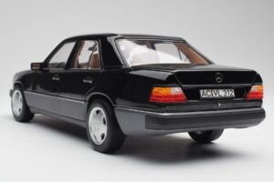 Mercedes 230E W124 AMG Wheels Črn Omejena Serija Norev 1:18 183950 Kovina – slika 10 od 12