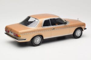 Mercedes 280 CE C123 Zlata Norev 1:18 183587 Kovina – slika 2 od 6