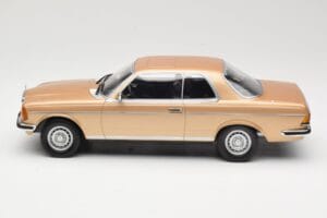 Mercedes 280 CE C123 Zlata Norev 1:18 183587 Kovina – slika 3 od 6
