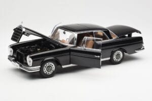 Mercedes 280 SE W111 Coupe Črn AUTOart 1:18 76286 Kovina – slika 2 od 8