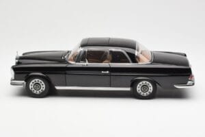 Mercedes 280 SE W111 Coupe Črn AUTOart 1:18 76286 Kovina – slika 4 od 8