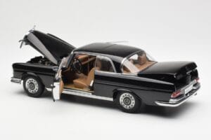 Mercedes 280 SE W111 Coupe Črn AUTOart 1:18 76286 Kovina – slika 5 od 8