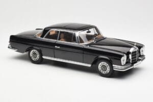 Mercedes 280 SE W111 Coupe Črn AUTOart 1:18 76286 Kovina – slika 6 od 8