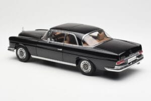 Mercedes 280 SE W111 Coupe Črn AUTOart 1:18 76286 Kovina – slika 7 od 8