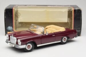 Mercedes 280SE W108 Bordeaux Rdeč Maisto 1:18 31811 Kovina – slika 8 od 8