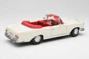 Mercedes 280SE W108 Ivory Bel Maisto 1:18 50223 Kovina – slika 3 od 8