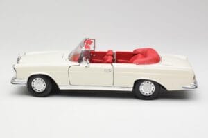Mercedes 280SE W108 Ivory Bel Maisto 1:18 50223 Kovina – slika 4 od 8