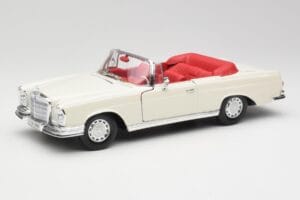Mercedes 280SE W108 Ivory Bel Maisto 1:18 50223 Kovina