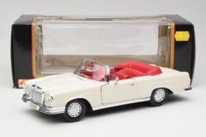 Mercedes 280SE W108 Ivory Bel Maisto 1:18 50223 Kovina – slika 8 od 8