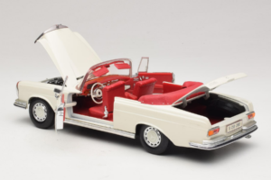 Mercedes 280 SE W108 Bel Maisto 1:18 52111 Kovina – slika 5 od 8
