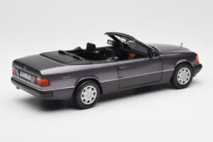 Mercedes 300 CE-24 W124 Kabriolet Vijolična Metallic Norev 1:18 183567 Kovina – slika 4 od 10