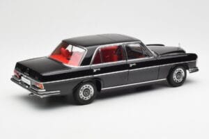 Mercedes 300 SEL 6.3 W109 Črn AUTOart 1:18 76140 Kovina – slika 3 od 8