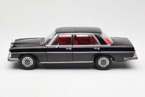 Mercedes 300 SEL 6.3 W109 Črn AUTOart 1:18 76140 Kovina – slika 4 od 8