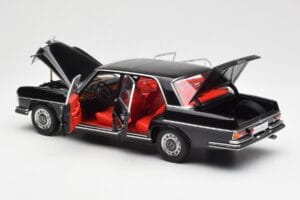 Mercedes 300 SEL 6.3 W109 Črn AUTOart 1:18 76140 Kovina – slika 5 od 8