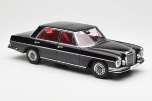 Mercedes 300 SEL 6.3 W109 Črn AUTOart 1:18 76140 Kovina – slika 6 od 8