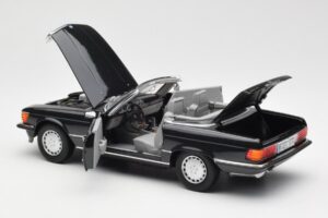 Mercedes 300 SL R107 Črn Pearl Dealer Edition Norev 1:18 B66040678 Kovina – slika 7 od 10