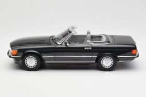 Mercedes 300 SL R107 Črn Pearl Dealer Edition Norev 1:18 B66040678 Kovina – slika 6 od 10
