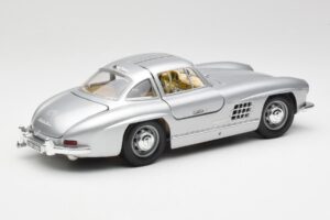 Mercedes 300 SL Srebrn Bburago 1:18 3013 Kovina – slika 3 od 8