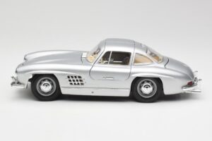 Mercedes 300 SL Srebrn Bburago 1:18 3013 Kovina – slika 4 od 8
