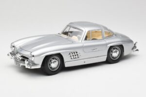 Mercedes 300 SL Srebrn Bburago 1:18 3013 Kovina