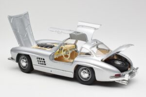 Mercedes 300 SL Srebrn Bburago 1:18 3013 Kovina – slika 5 od 8