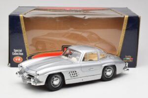 Mercedes 300 SL Srebrn Bburago 1:18 3013 Kovina – slika 8 od 8