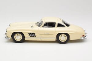 Mercedes 300 SL W198 Krem Minichamps 1:18 110037212 Kovina – slika 4 od 8
