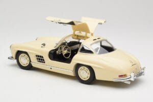 Mercedes 300 SL W198 Krem Minichamps 1:18 110037212 Kovina – slika 5 od 8