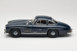 Mercedes 300 SL W198 Gullwing Temno Modra Minichamps 1:18 110037216 Kovina – slika 4 od 8