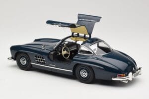 Mercedes 300 SL W198 Gullwing Temno Modra Minichamps 1:18 110037216 Kovina – slika 5 od 8