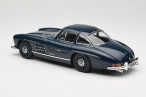 Mercedes 300 SL W198 Gullwing Temno Modra Minichamps 1:18 110037216 Kovina – slika 7 od 8
