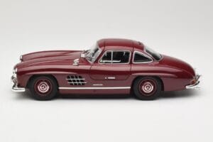 Mercedes 300 SL W198 Gullwing Temno Rdeča Minichamps 1:18 110037218 Kovina – slika 4 od 8