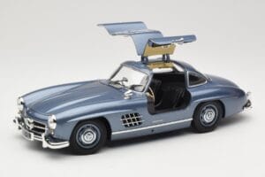 Mercedes 300 SL W198 Gullwing Light Blue Metallic Minichamps 1:18 110037220 Kovina – slika 2 od 8