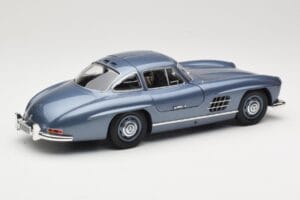 Mercedes 300 SL W198 Gullwing Light Blue Metallic Minichamps 1:18 110037220 Kovina – slika 3 od 8