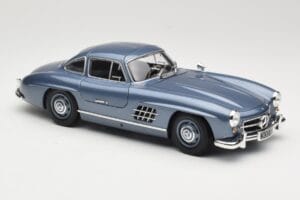 Mercedes 300 SL W198 Gullwing Light Blue Metallic Minichamps 1:18 110037220 Kovina – slika 6 od 8