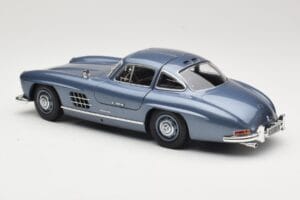 Mercedes 300 SL W198 Gullwing Light Blue Metallic Minichamps 1:18 110037220 Kovina – slika 7 od 8