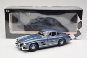 Mercedes 300 SL W198 Gullwing Light Blue Metallic Minichamps 1:18 110037220 Kovina – slika 8 od 8