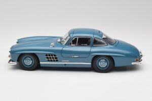 Mercedes 300 SL W198 Svetlo Moder Minichamps 1:18 180039007 Kovina – slika 4 od 8