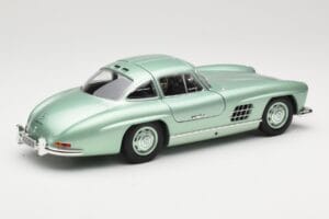 Mercedes 300 SL W198 Gullwing Light Green Metallic Minichamps 1:18 110037221 Kovina – slika 3 od 8