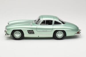 Mercedes 300 SL W198 Gullwing Light Green Metallic Minichamps 1:18 110037221 Kovina – slika 4 od 8