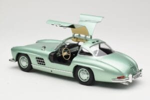 Mercedes 300 SL W198 Gullwing Light Green Metallic Minichamps 1:18 110037221 Kovina – slika 5 od 8