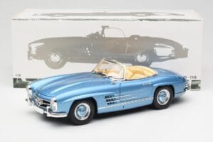 Mercedes 300 SL W198 Roadster Hardtop Light Blue Metallic Minichamps 1:18 180039042 Kovina – slika 9 od 9