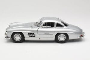 Mercedes 300 SL W198 Gullwing Srebrna Minichamps 1:18 110037210 Kovina – slika 4 od 8