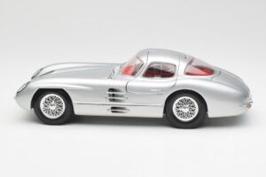Mercedes 300 SLR Uhlenhaut Coupe Srebrn Maisto 1:18 536898 Kovina – slika 4 od 8