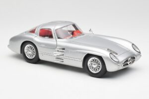 Mercedes 300 SLR Uhlenhaut Coupe Srebrn Maisto 1:18 536898 Kovina – slika 6 od 8