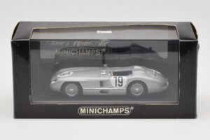 Mercedes 300 SLR #19 J.M. Fangio / S. Moss 24 Hours of Le Mans 1955 Minichamps 1:43 B66040253 Kovina – slika 4 od 4